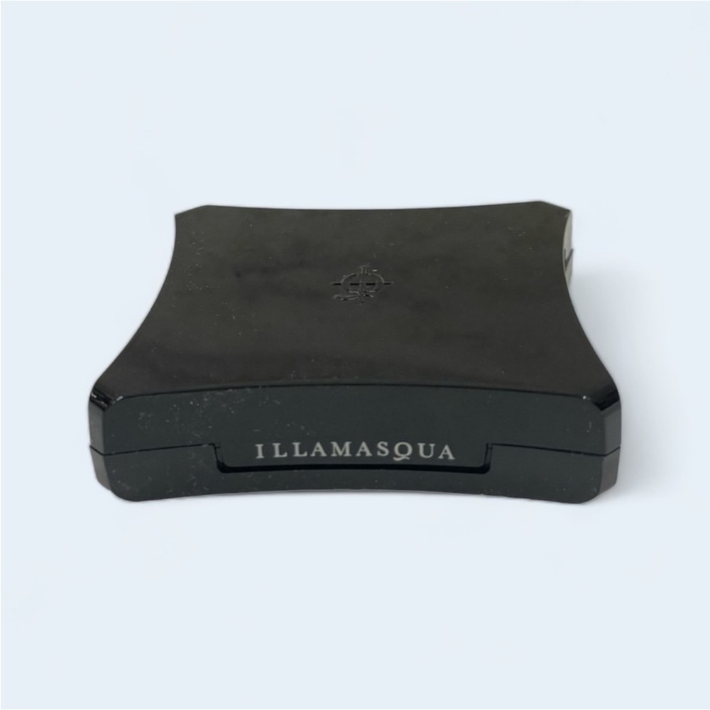 Illamasqua- Beyond Powder (Risque) - Picture 2 of 8